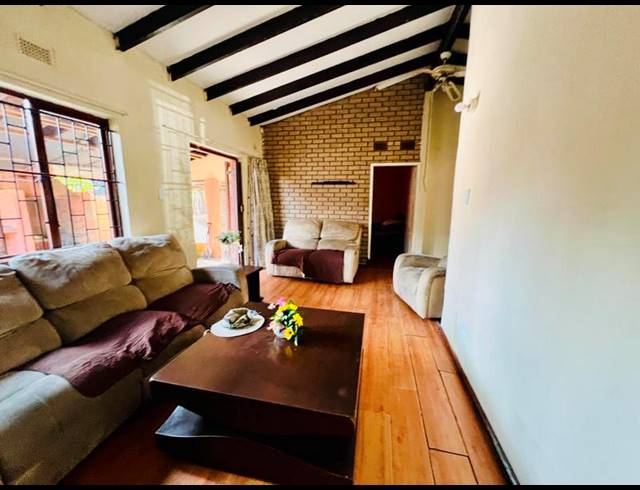 3 BEDROOM HOUSE FOR SALE IN BERKSHIRE DOWNS